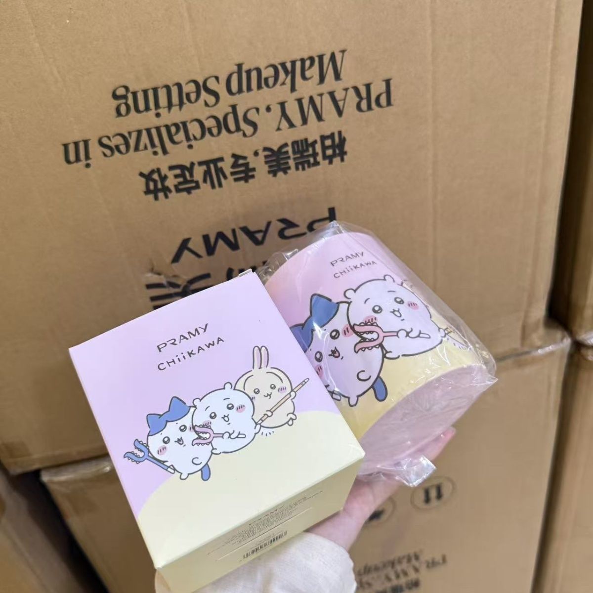 Chiikawa Co branded Makeup Bru - огляд і ціна Home Office Makeover